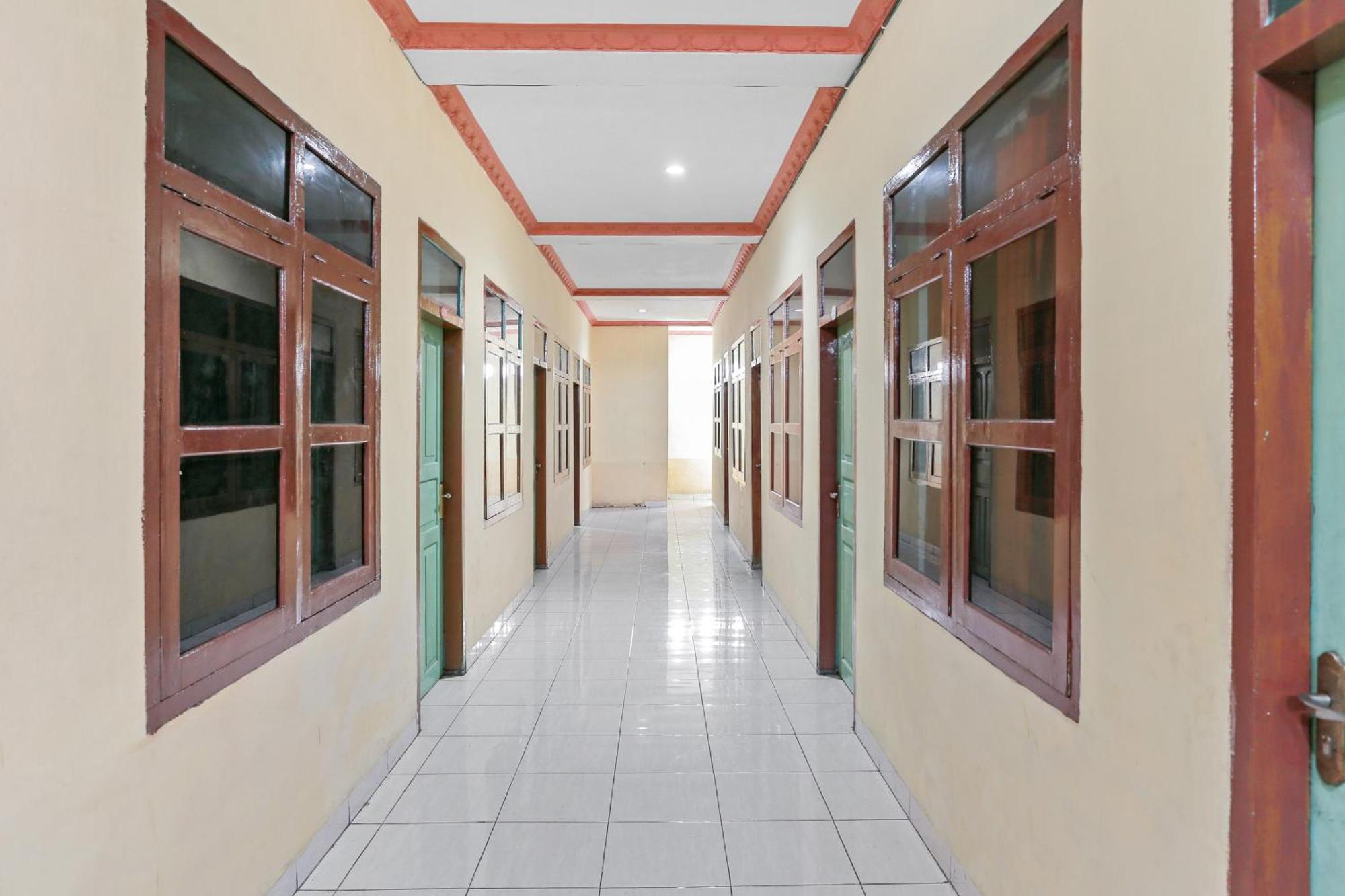 Oyo 93046 Hotel Fortuna Parepare المظهر الخارجي الصورة