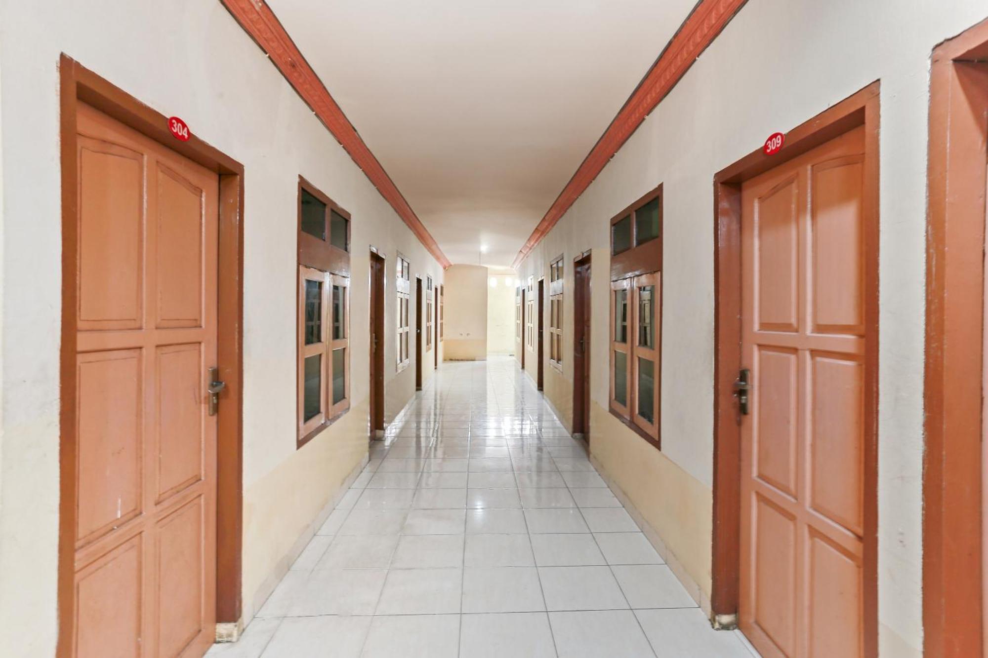 Oyo 93046 Hotel Fortuna Parepare المظهر الخارجي الصورة