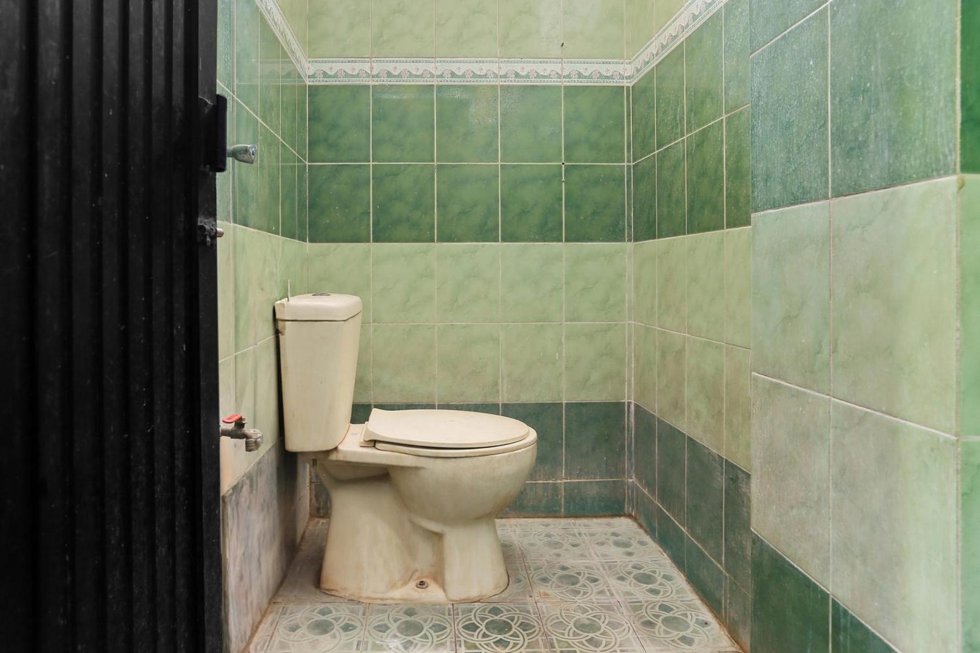 Oyo 93046 Hotel Fortuna Parepare المظهر الخارجي الصورة