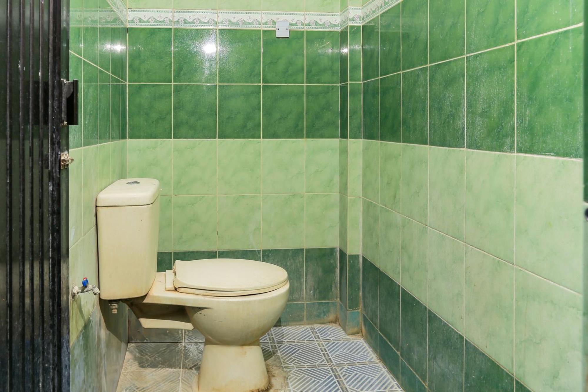 Oyo 93046 Hotel Fortuna Parepare المظهر الخارجي الصورة