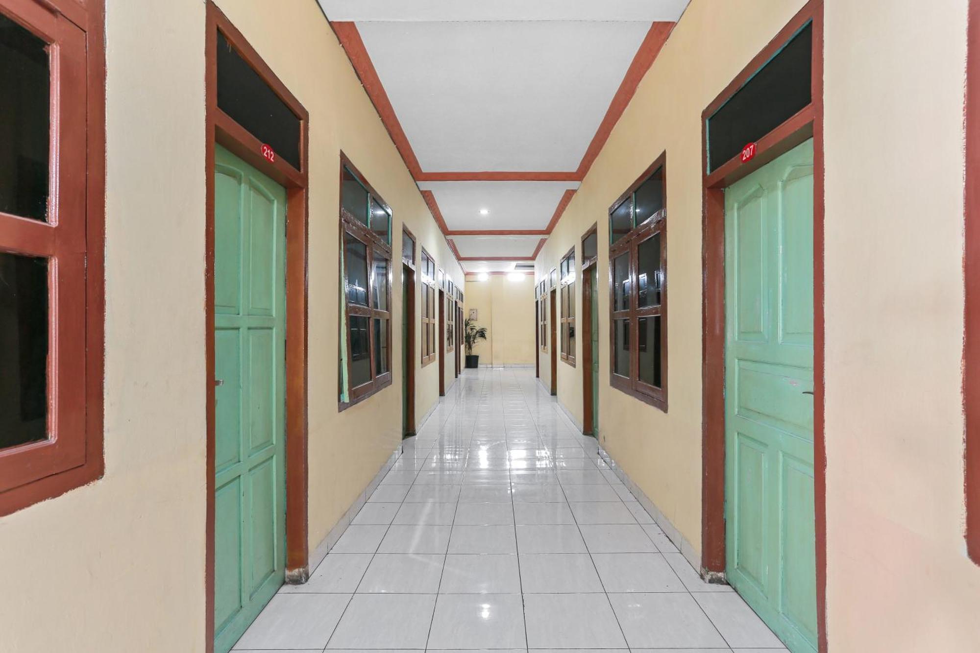 Oyo 93046 Hotel Fortuna Parepare المظهر الخارجي الصورة