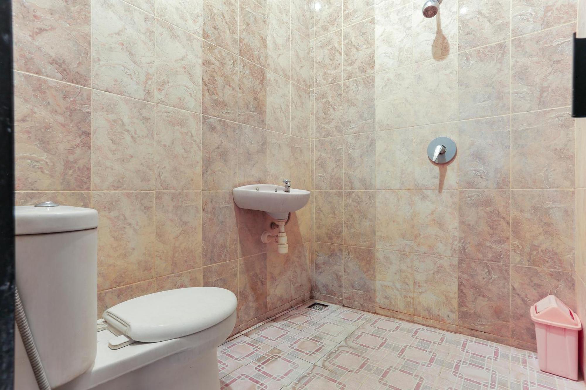 Oyo 93046 Hotel Fortuna Parepare المظهر الخارجي الصورة