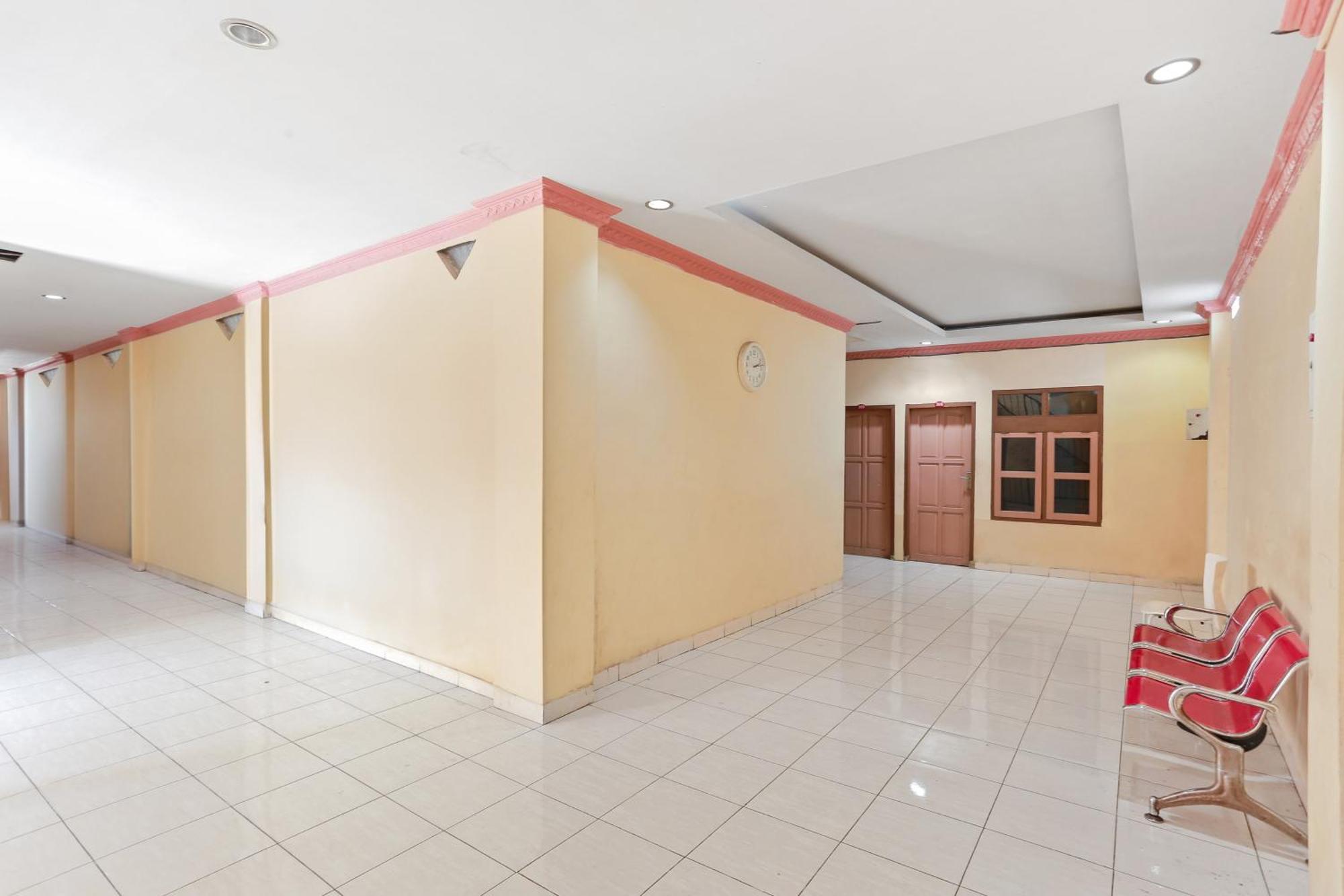 Oyo 93046 Hotel Fortuna Parepare المظهر الخارجي الصورة