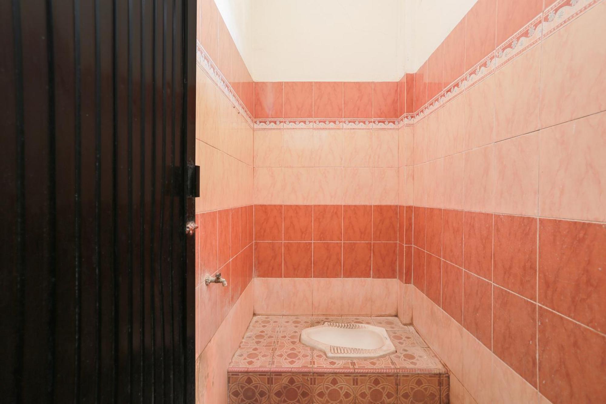 Oyo 93046 Hotel Fortuna Parepare المظهر الخارجي الصورة