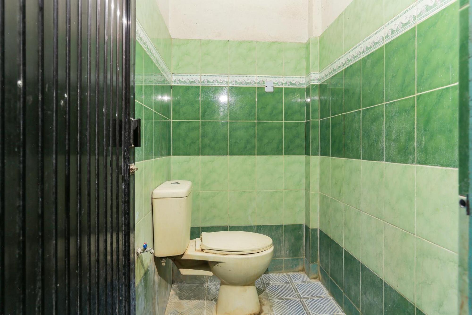 Oyo 93046 Hotel Fortuna Parepare المظهر الخارجي الصورة